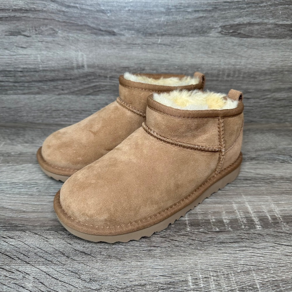 UGG Kids Classic Ultra Mini Suede Boots Sz 1 Chestnut Brown Shearling 1130750K